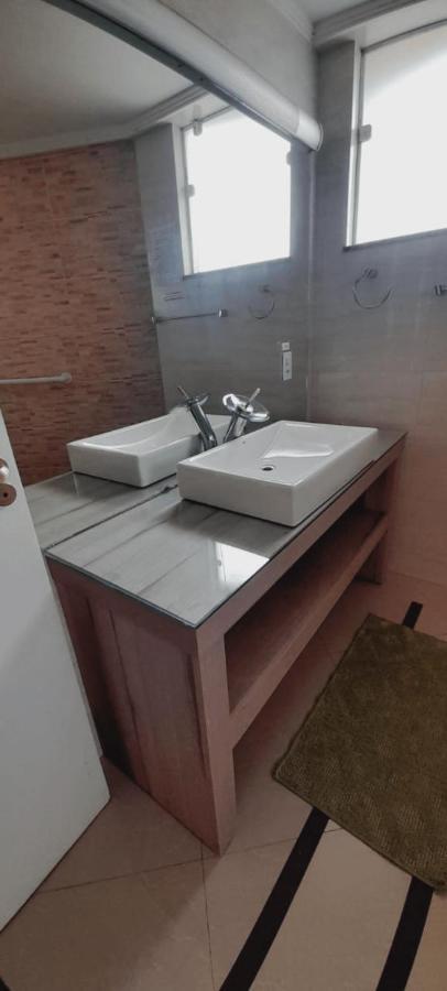 Apart no centro com 2 quartos, ar condicionado, internet, churrasqueira, cozinha completa e máquina de lavar roupas - O APTO NÃO É COMPARTILHADO COM OUTRAS PESSOAS Uniao Da Vitoria Exterior foto